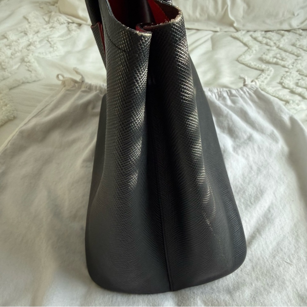 Prada Saffiano Double Large Tote in Black and Red. - Picture 9 of 16